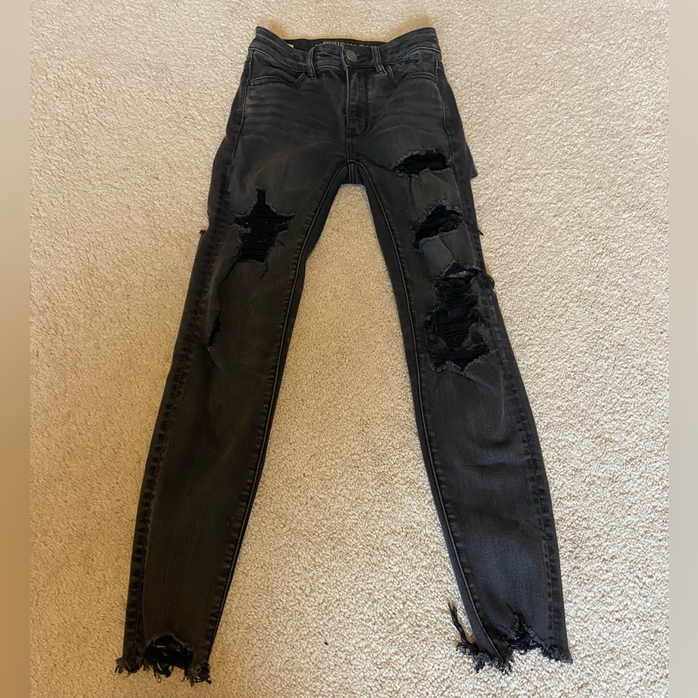 AMERICAN EAGLE distressed black skinny jeans
